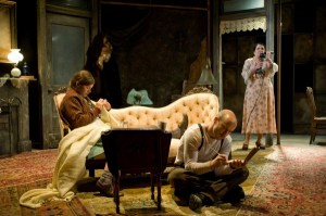Paul Kubicki's Chicago review of The Glass Menagerie at Steppenwolf