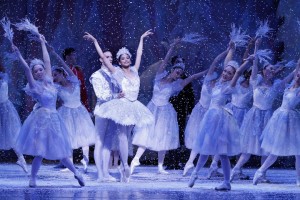 Dan Zeff’s Stage and Cinema review of the Joffrey Ballet’s NUTCRACKER in Chicago