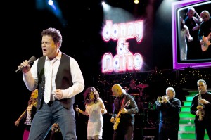 Samuel Bernstein’s Stage and Cinema review of Donny & Marie: Christmas in Los Angeles at the Pantages