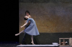 Carsten Jung as Liliom and Alina Cojocaru as Julie in Hamburg Ballett's LILIOM. Photo by Holger Badekow.