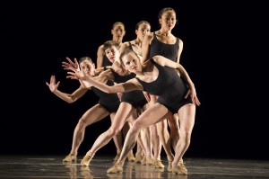 Hubbard Street Dancers Alice Klock, Jessica Tong, Bryna Pascoe, Ana Lopez, Jacqueline Burnett and Meredith Dincolo in FALLING ANGELS by Jiří Kylián. Photo by Todd Rosenberg.