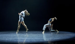 Thodos ensemble members Kyle Hadenfeldt and Diana Winfree in guest choreographer Kristina Isabelle’s Innerscapes, which debuted July 18-20, 2014 as part of Thodos Dance Chicago’s 14th Annual New Dances series. Photo by Cheryl Mann