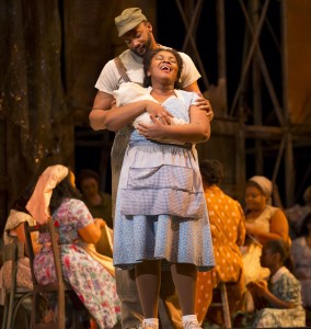 Norman Garrett and Hlengiwe Mkhwanazi in PORGY AND BESS at Lyric Opera of Chicago. Photo by Todd Rosenberg.