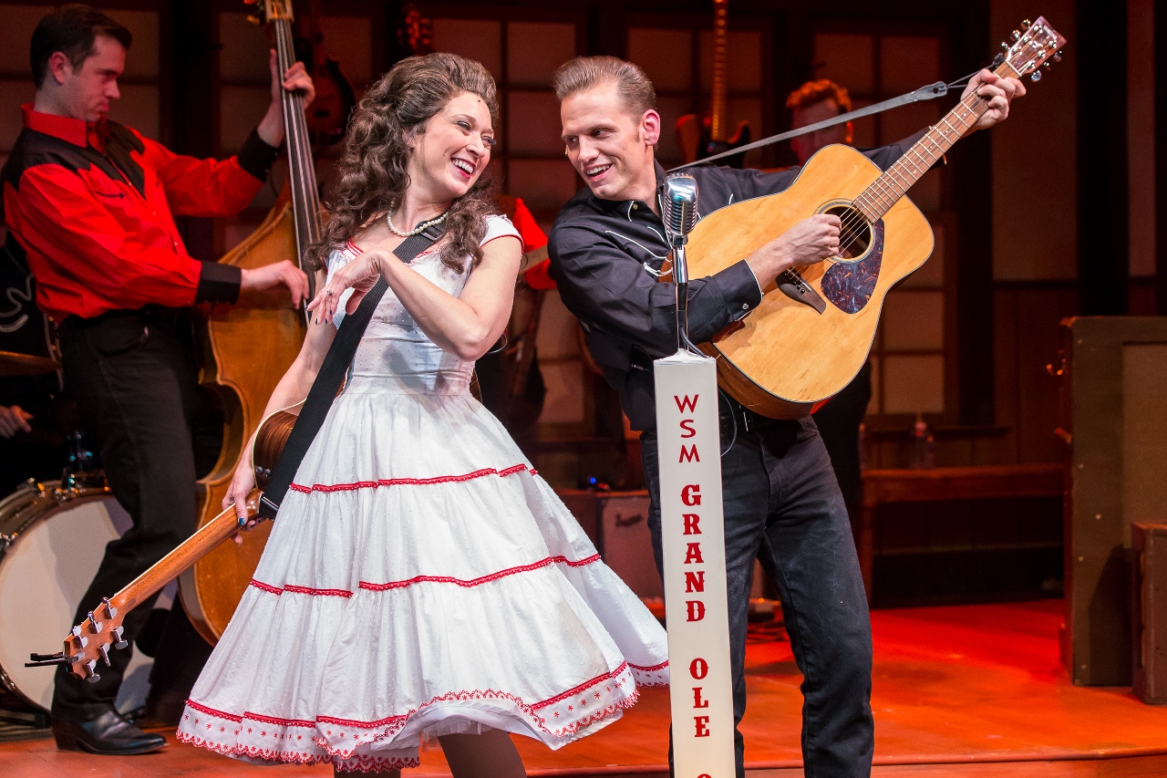 Verdienen heuvel binnen Chicago Theater Review: RING OF FIRE: THE MUSIC OF JOHNNY CASH (Mercury  Theater Chicago) - Stage and Cinema