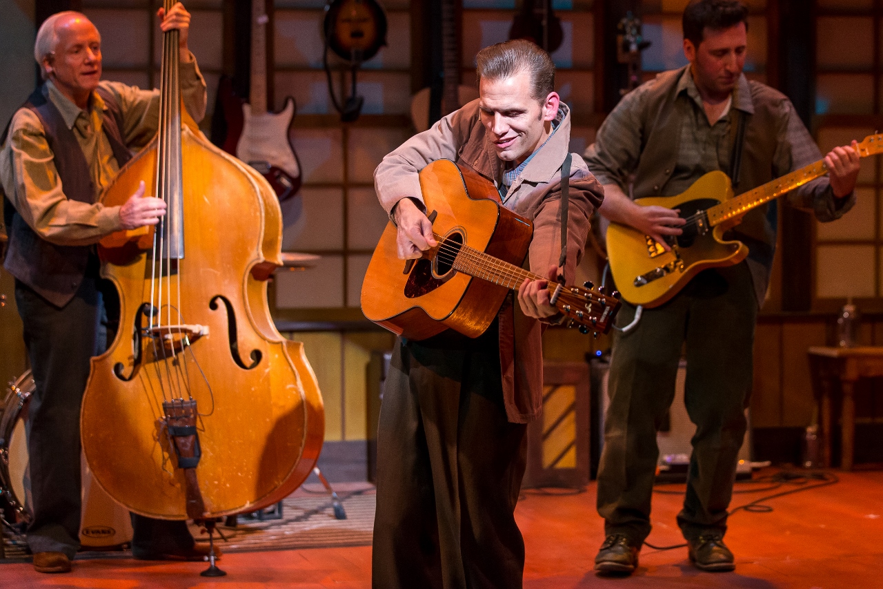 sarcoom embargo Decimale Chicago Theater Review: RING OF FIRE: THE MUSIC OF JOHNNY CASH (Mercury  Theater Chicago) - Stage and Cinema