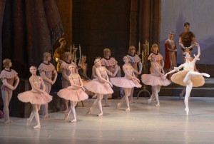 Mariinsky-Ballet_Corps de Ballet Raymonda-by-Valentin-Baranovsky_6