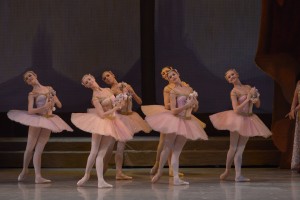 Mariinsky-Ballet_Corps de Ballet-Raymonda-by-Valentin-Baranovsky_6