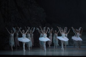 Mariinsky-Corps de Ballet-Raymonda-by-Valentin-Baranovsky_6