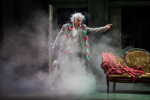 joe-dempsey-in-the-second-citys-twist-your-dickens-at-goodman-theatre