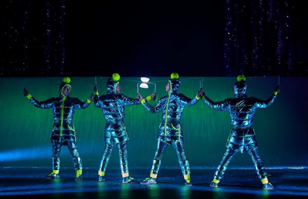 Theater Review 'TWAS THE NIGHT BEFORE (Cirque du Soleil in Chicago and