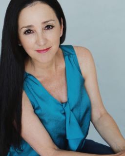 Post image for Cabaret Interview: LAURIE ROLDAN (Performing in “Laurie Roldan Sings a Song for You: A Cabaret Concert Inspired by the Music of Karen Carpenter” | A Benefit for 42nd Street Moon)