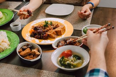 Post image for SINGAPOREAN SNACKS TO PREP BEFORE WATCHING A FOOTBALL GAME