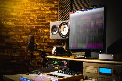 Post image for Extras: THE RISE OF FREE SAMPLE PACKS IN MUSIC PRODUCTION: WHAT YOU NEED TO KNOW