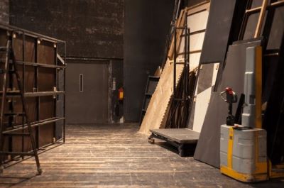 Post image for Extras: HOW CAN SELF STORAGE BENEFIT LOCAL THEATER GROUPS?