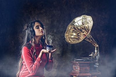 Post image for Music: THE ROLE OF STORYTELLING IN MUSIC: WHY VINTAGE SONGS CAPTURE OUR IMAGINATION